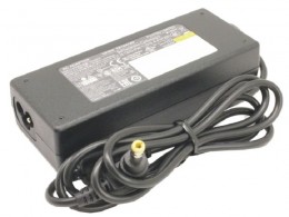 Fujitsu AC Adapter 19V/90W Lifebook E54x/E55x/E736/E746/E756/U727/U747/U757-hez (S26391-F1316-L509)